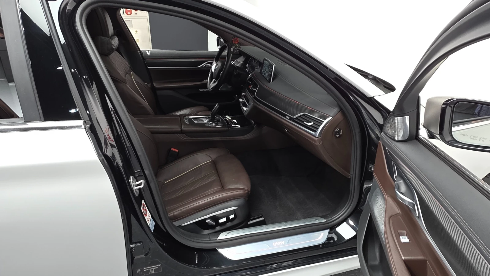 BMW 750 LI XDRIVE FIRST CLASS * КРАЙНА ЦЕНА* FULL MAX, снимка 6 - Автомобили и джипове - 56161477