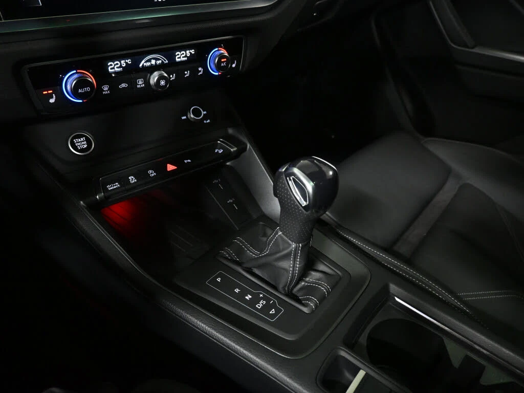 Audi Q3 45 TFSI quattro* АвтоКредит* (Цена до БГ) , снимка 14 - Автомобили и джипове - 53860495