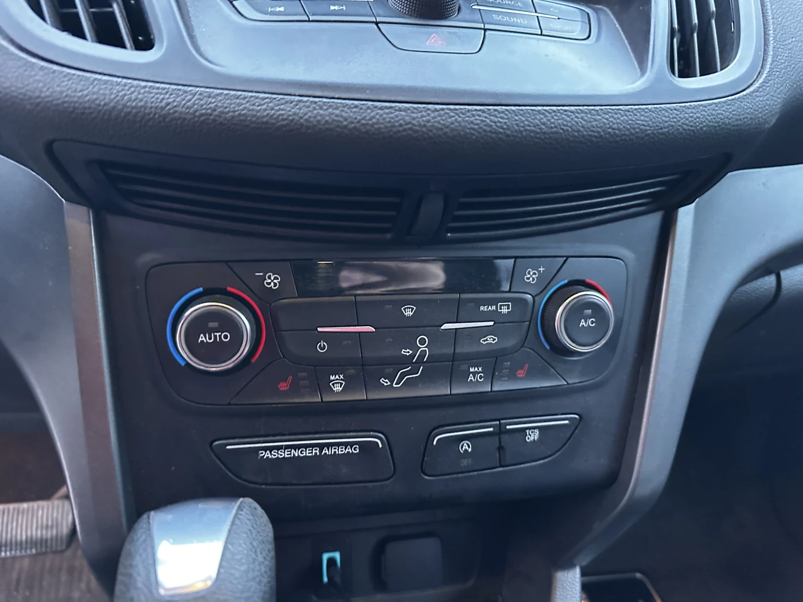 Ford Kuga 2.0 EcoBoost Turbo, 241 к.с, снимка 11 - Автомобили и джипове - 54520810