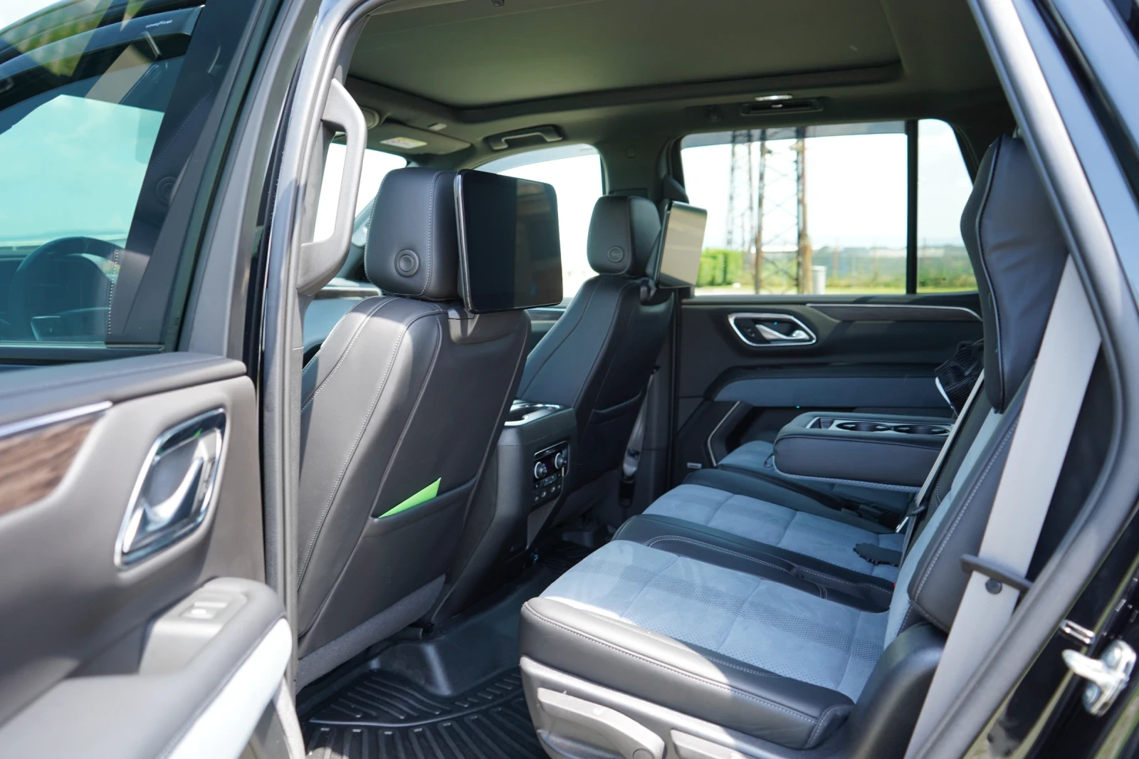 Chevrolet Tahoe * Z71* 6+ 1* WHIPPLE CHARGER* PANO* DISTR* LED* CA, снимка 16 - Автомобили и джипове - 54701213