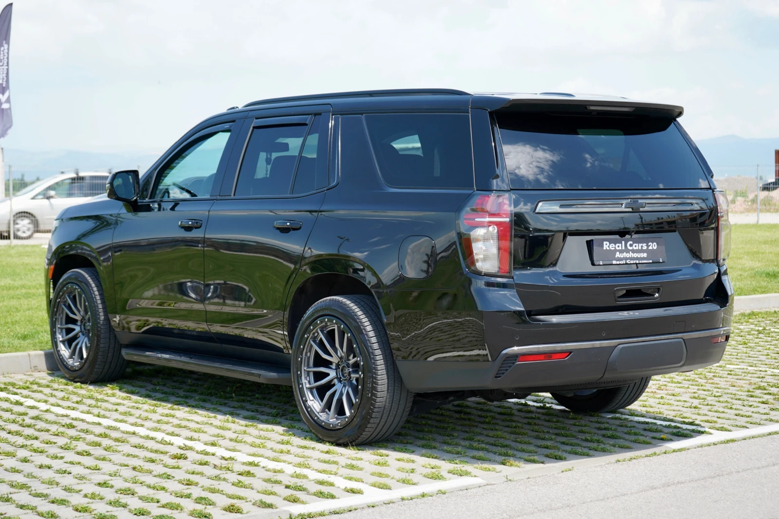 Chevrolet Tahoe * Z71* 6+ 1* WHIPPLE CHARGER* PANO* DISTR* LED* CA, снимка 6 - Автомобили и джипове - 54701213