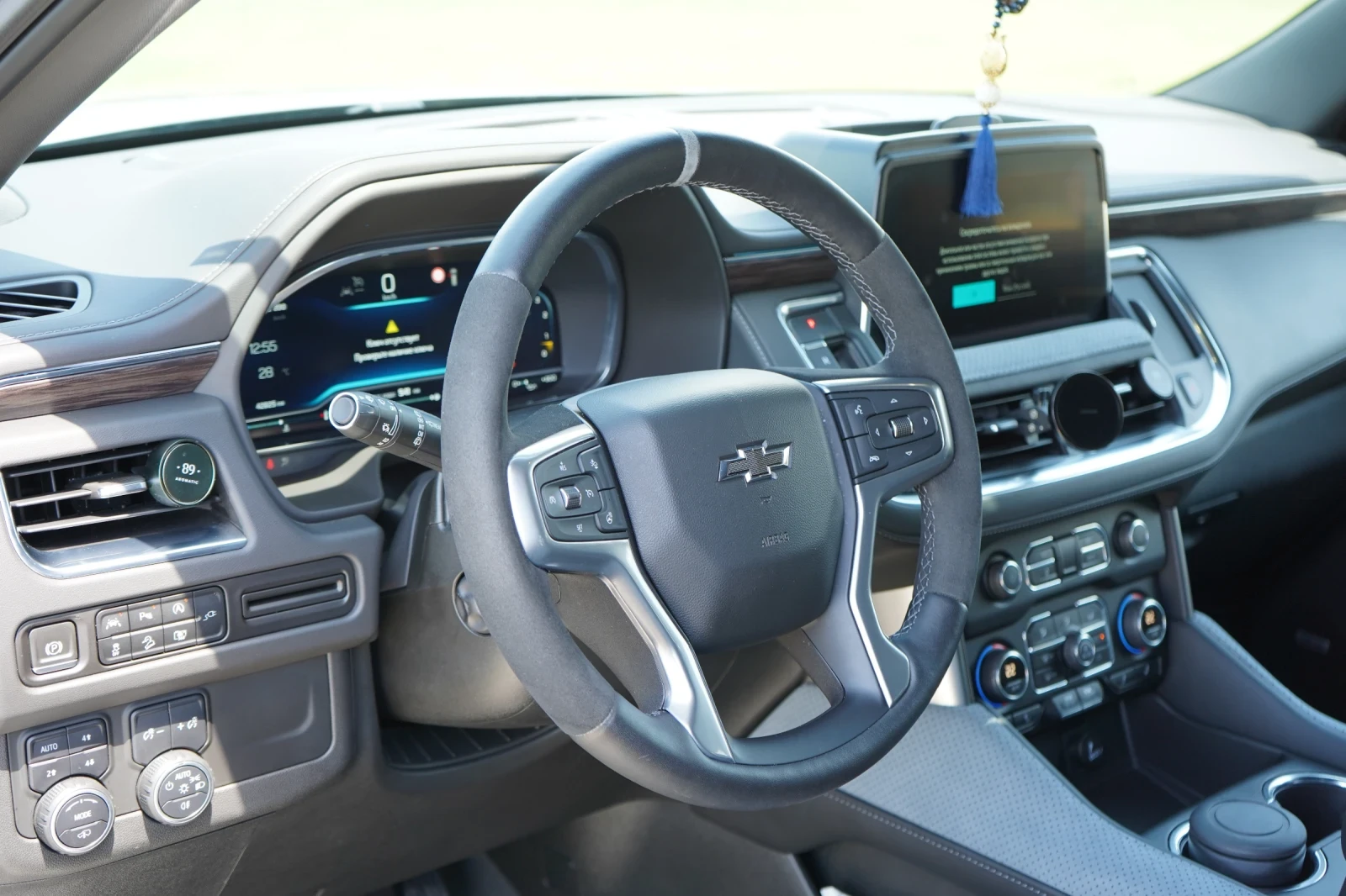 Chevrolet Tahoe * Z71* 6+ 1* WHIPPLE CHARGER* PANO* DISTR* LED* CA, снимка 9 - Автомобили и джипове - 54701213