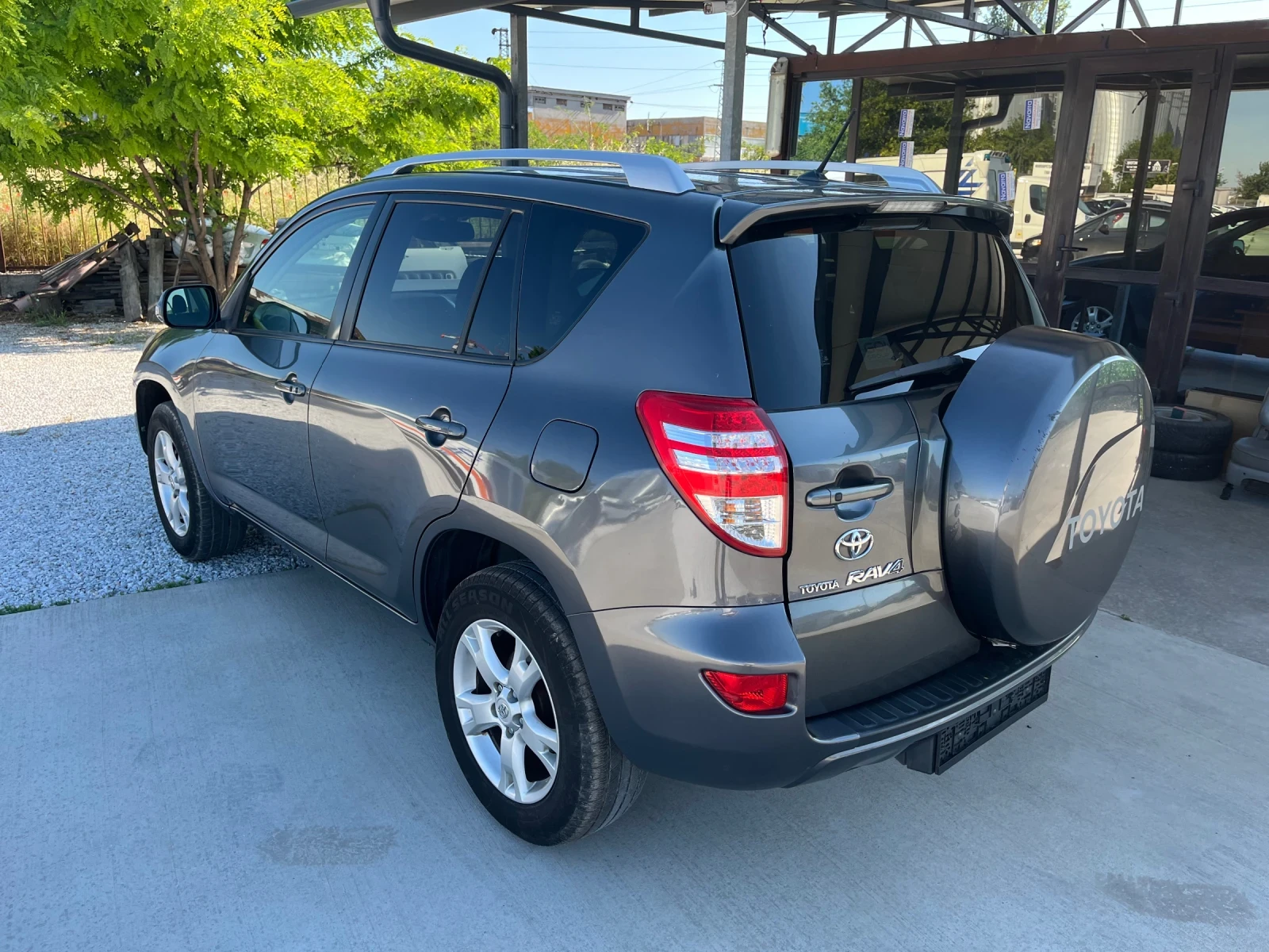 Toyota Rav4 2.2 D4D фейс full extri, снимка 4 - Автомобили и джипове - 54815496