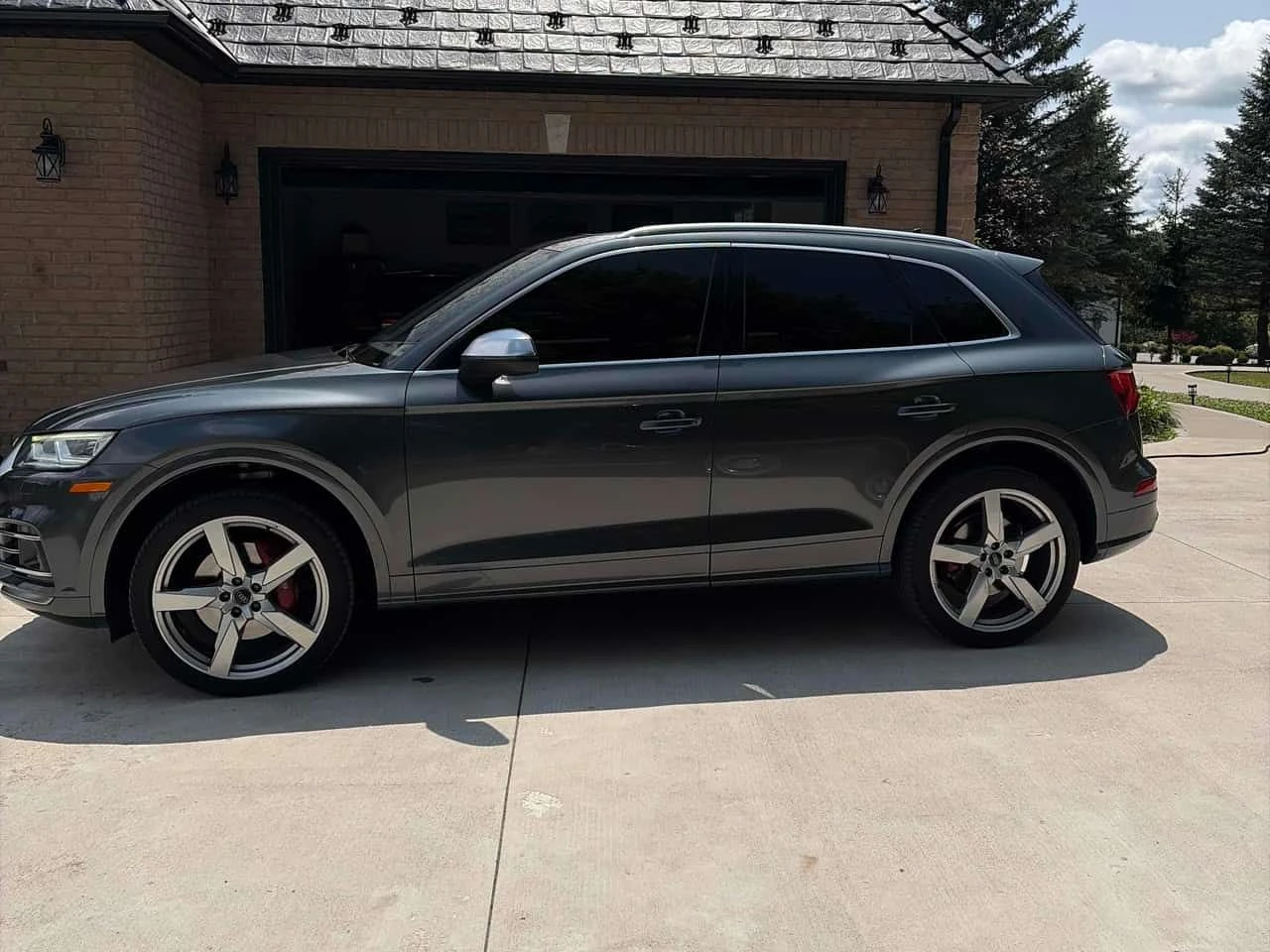 Audi SQ5 Technik 3.0 TFSI quattro / 360 / ДИСТРОНИК / ПАНО, снимка 2 - Автомобили и джипове - 55402716