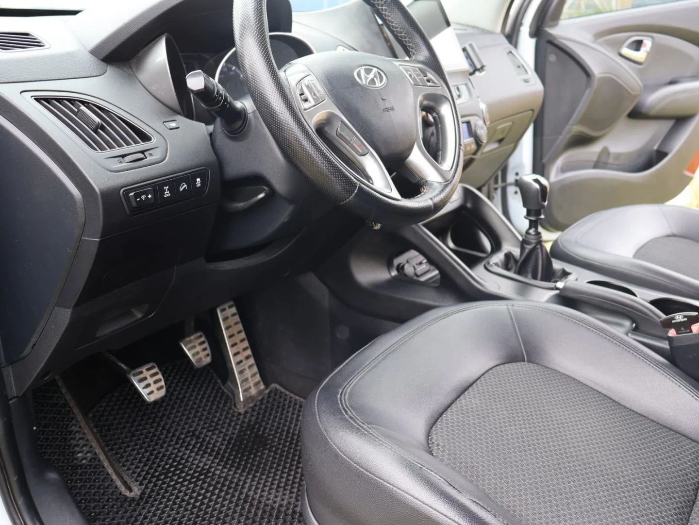 Hyundai IX35, снимка 4 - Автомобили и джипове - 56057950