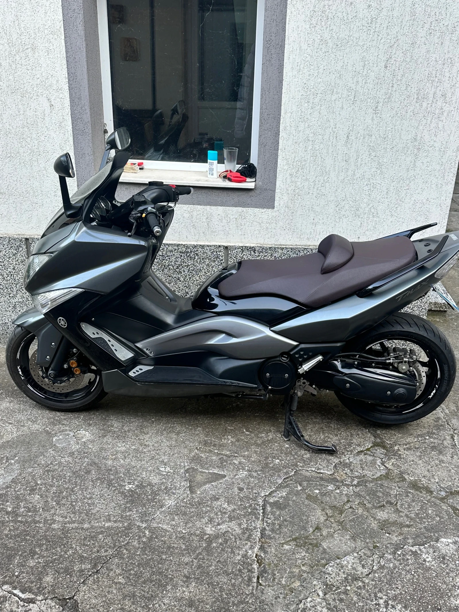 Yamaha T-max Скутер