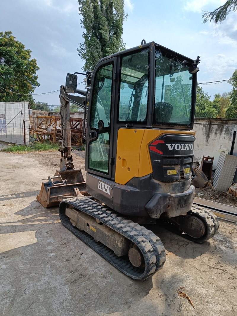 Багер Volvo ECR25D, снимка 3 - Индустриална техника - 46791760