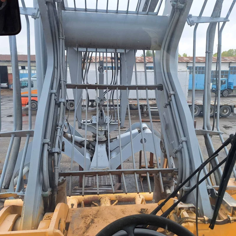 Челен товарач Volvo L180E, снимка 7 - Индустриална техника - 51996225