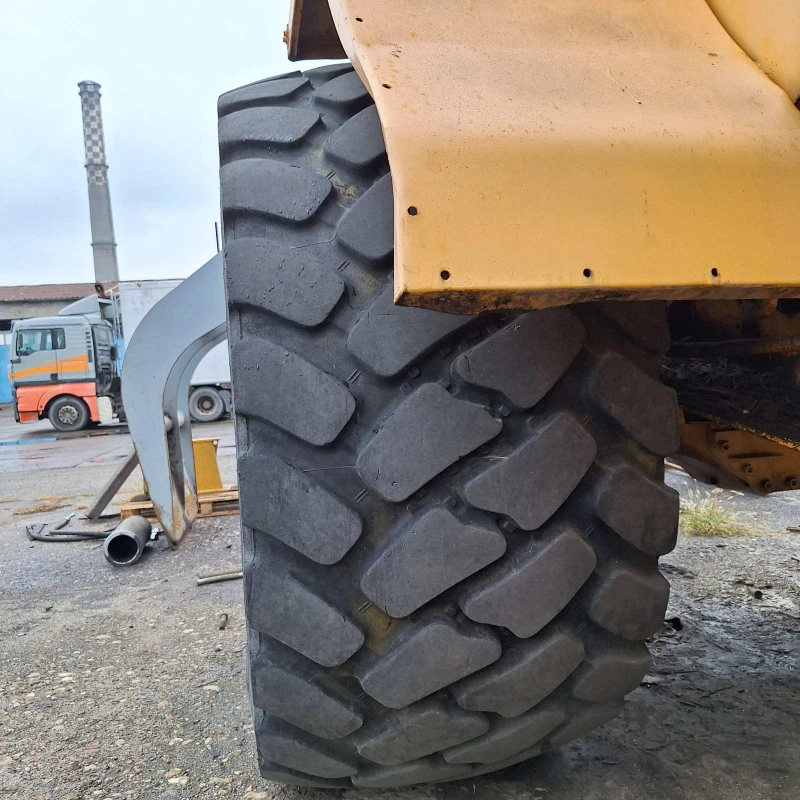 Челен товарач Volvo L180E, снимка 2 - Индустриална техника - 51996225