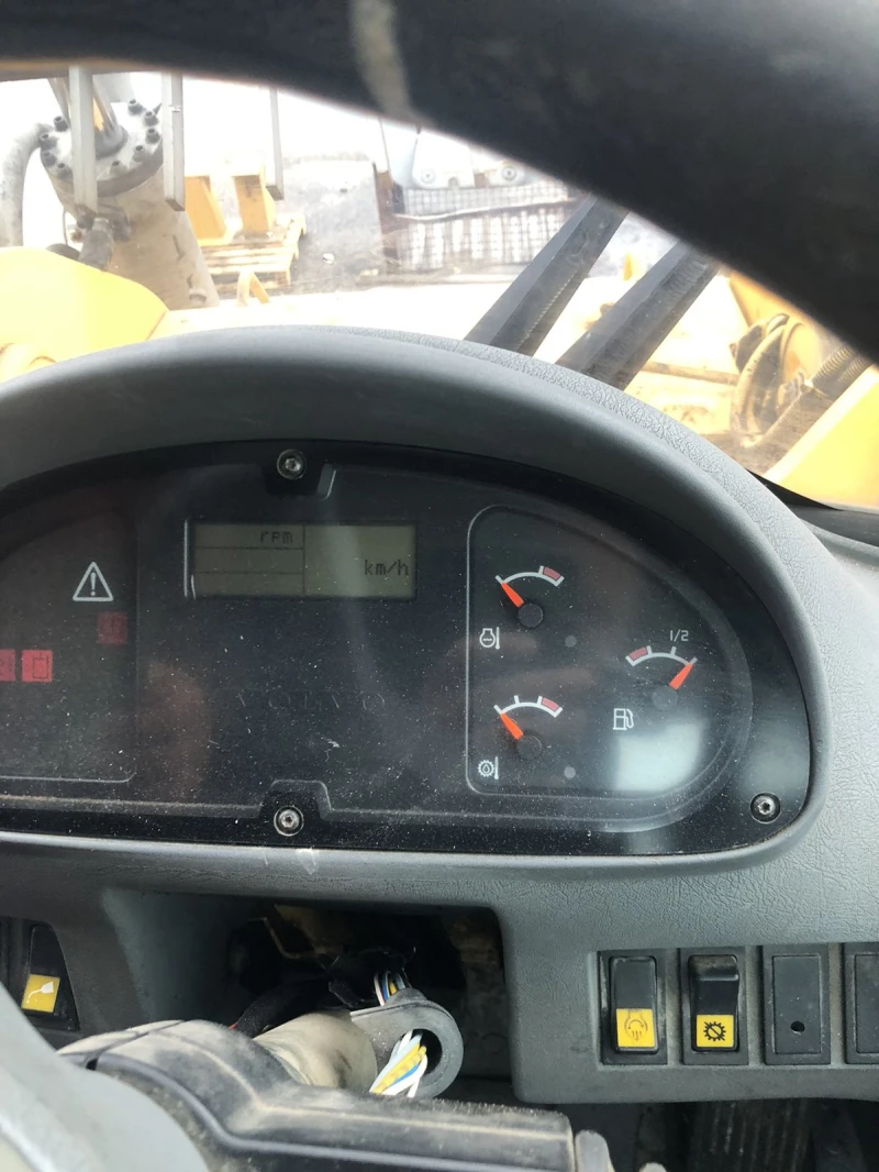 Челен товарач Volvo L180E, снимка 4 - Индустриална техника - 51996225