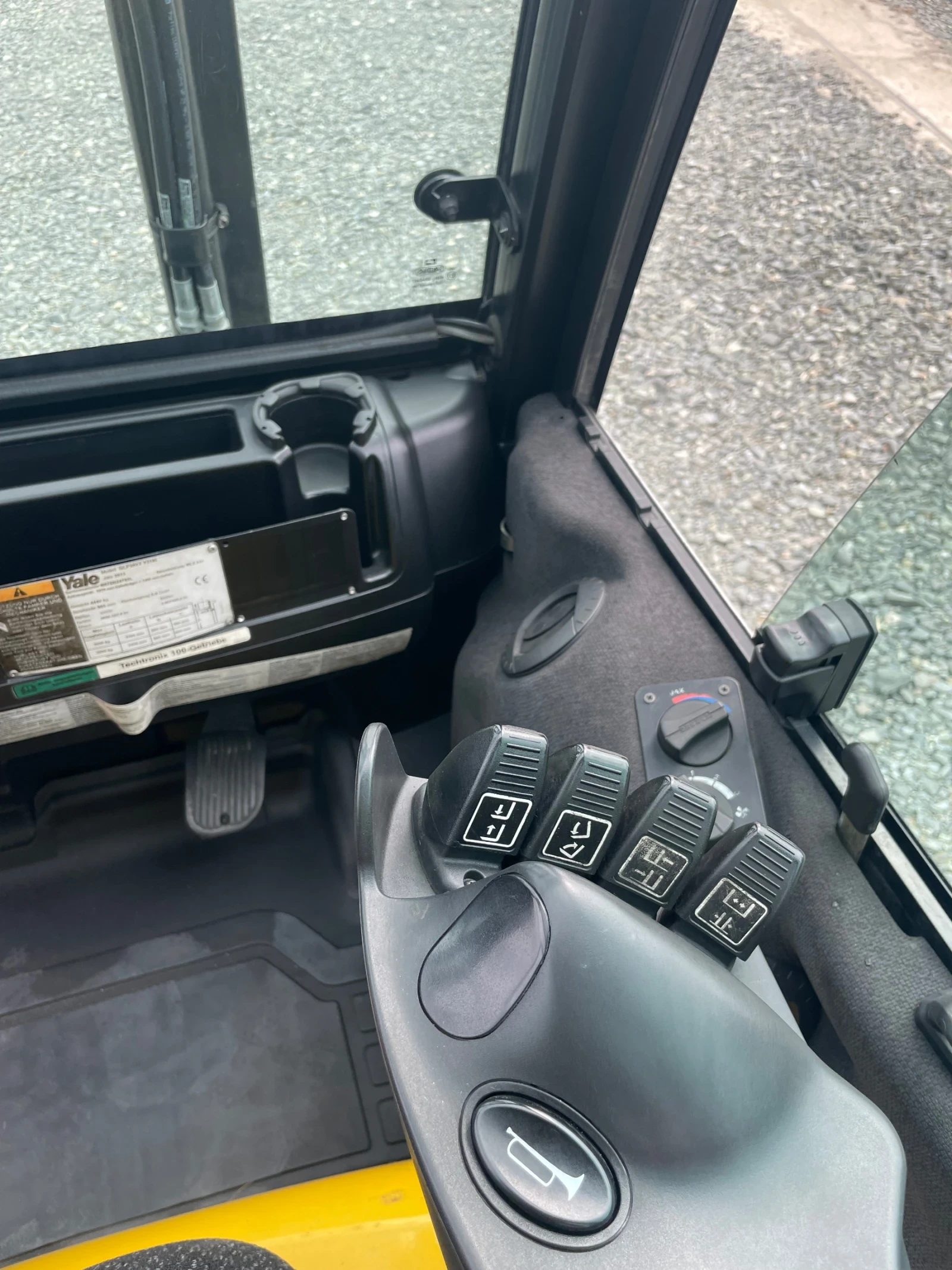  Yale | Mobile.bg   6