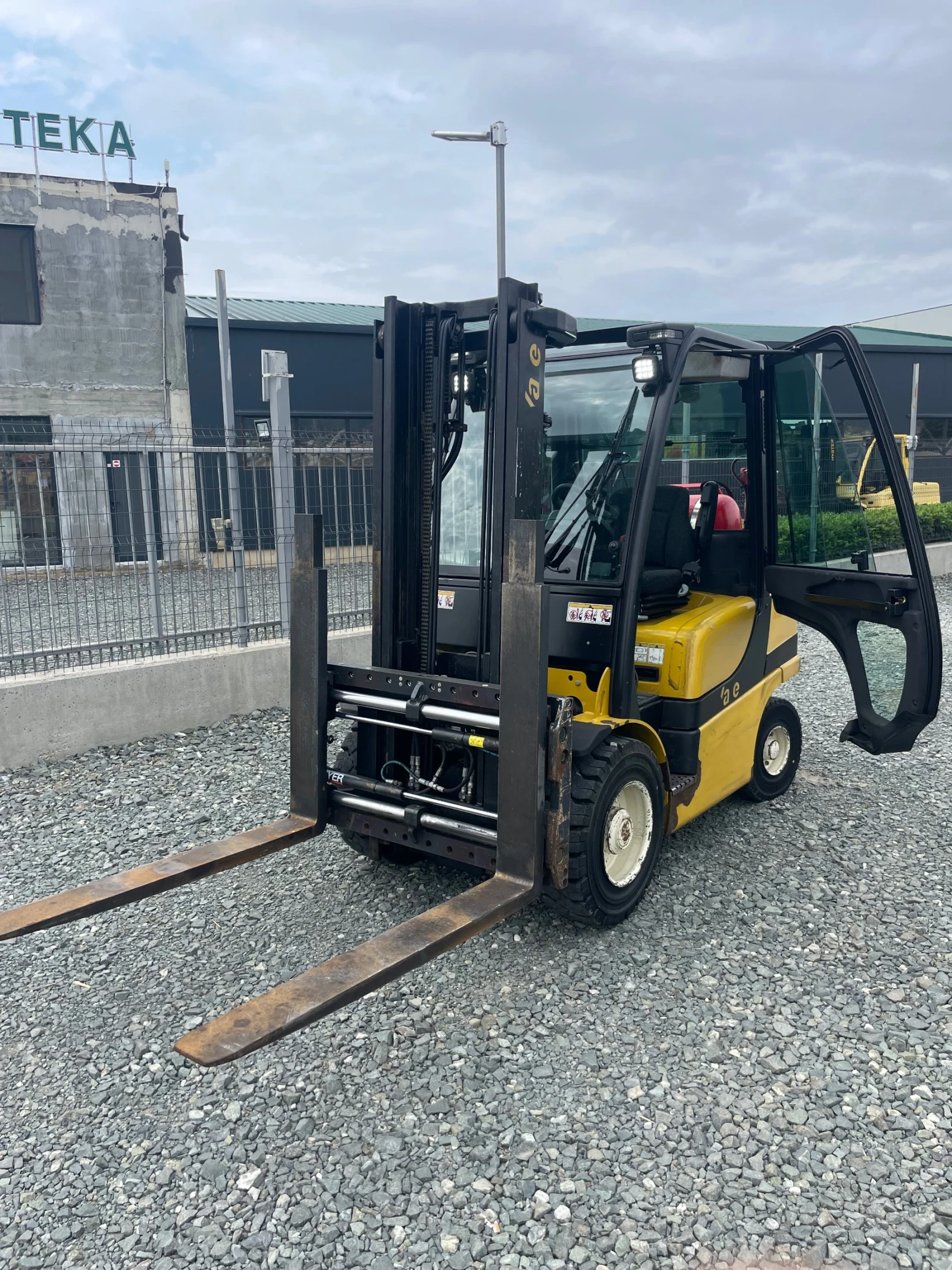  Yale | Mobile.bg   2