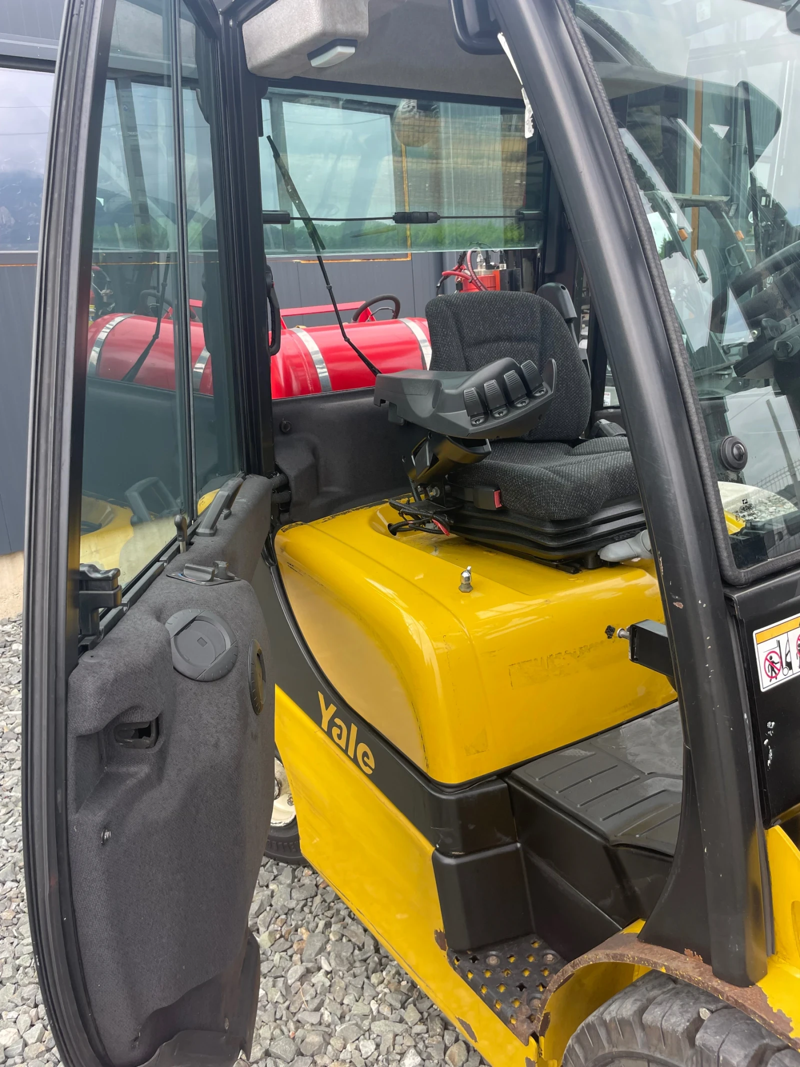  Yale | Mobile.bg   5