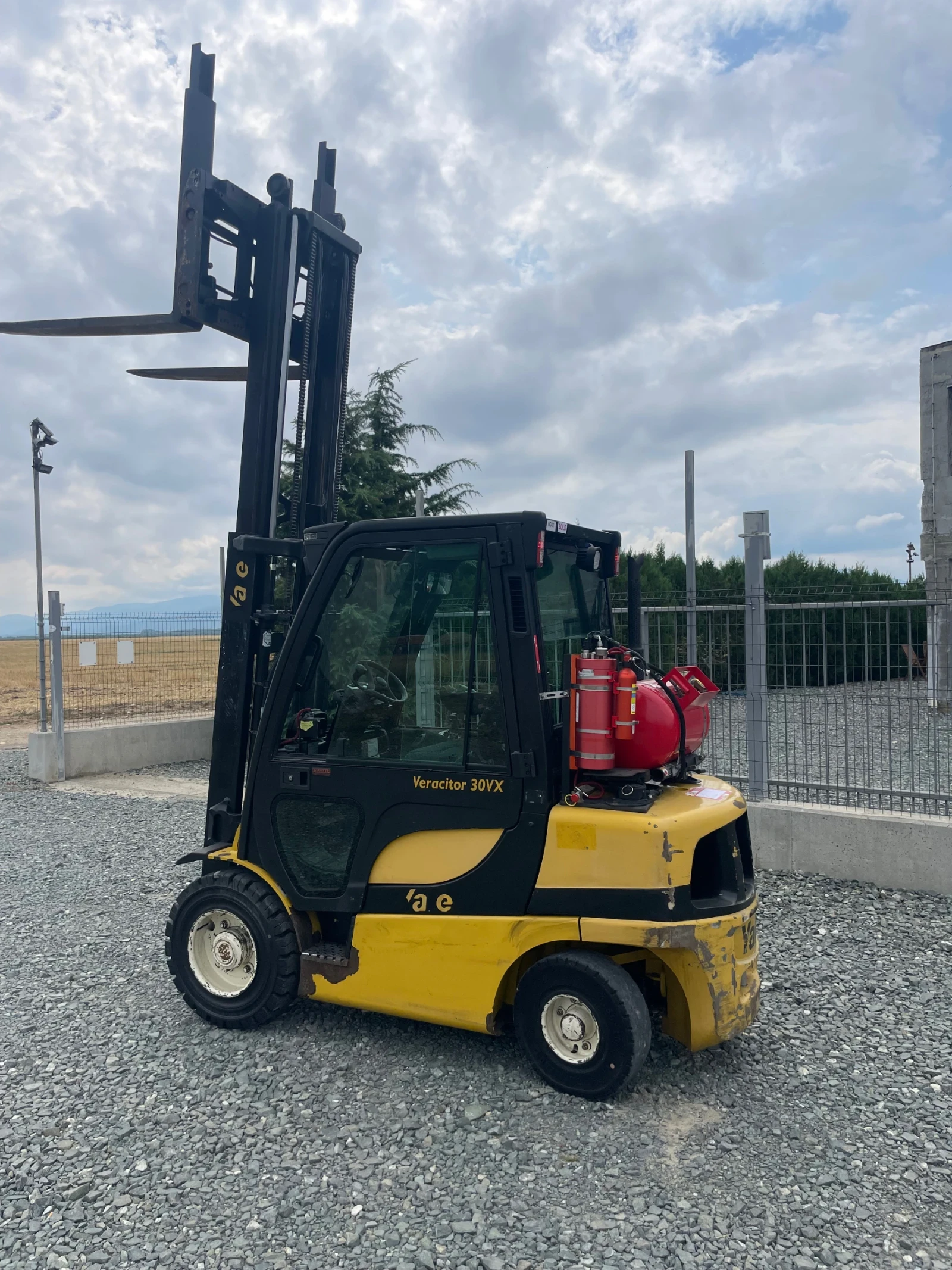  Yale | Mobile.bg   3