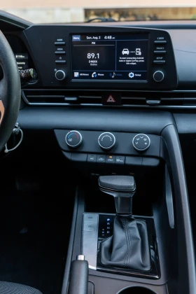 Hyundai Elantra 2.0 БЕНЗИН АВТОМАТ, снимка 9