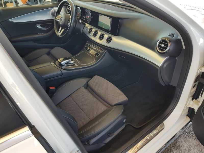 Mercedes-Benz E 220 D 4matic /02/2020г. EURO 6D ЛИЗИНГ, снимка 11 - Автомобили и джипове - 51595758