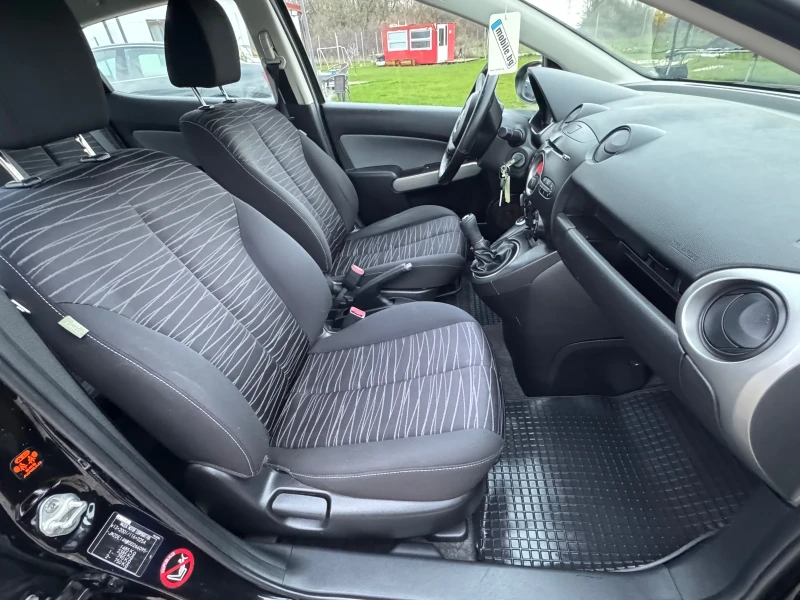 Mazda 2 1.3 Италия Газов инжекцион, снимка 11 - Автомобили и джипове - 52596186