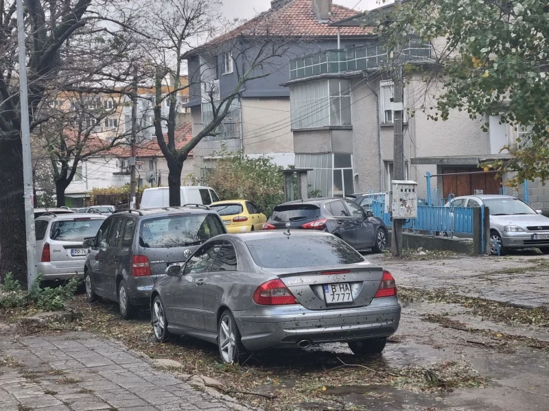 Mercedes-Benz CLK 350, снимка 12 - Автомобили и джипове - 53273177