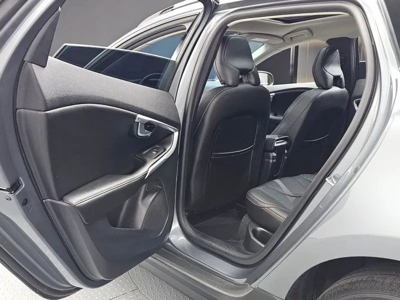 Volvo V40 CROSS COUNTRY, снимка 12 - Автомобили и джипове - 55559945
