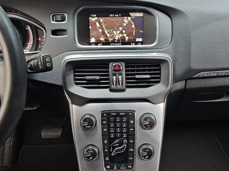 Volvo V40 CROSS COUNTRY, снимка 14 - Автомобили и джипове - 55559945