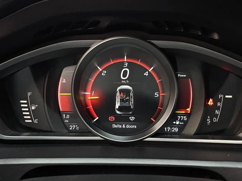 Volvo V40 CROSS COUNTRY, снимка 8 - Автомобили и джипове - 55559945