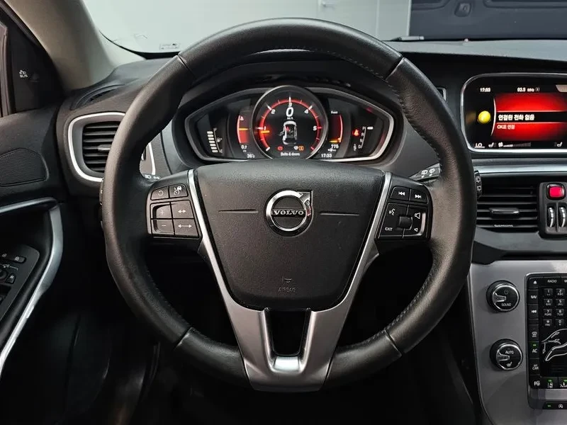 Volvo V40 CROSS COUNTRY, снимка 13 - Автомобили и джипове - 55559945