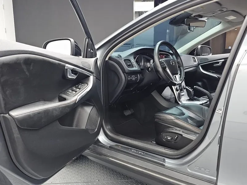 Volvo V40 CROSS COUNTRY, снимка 10 - Автомобили и джипове - 55559945