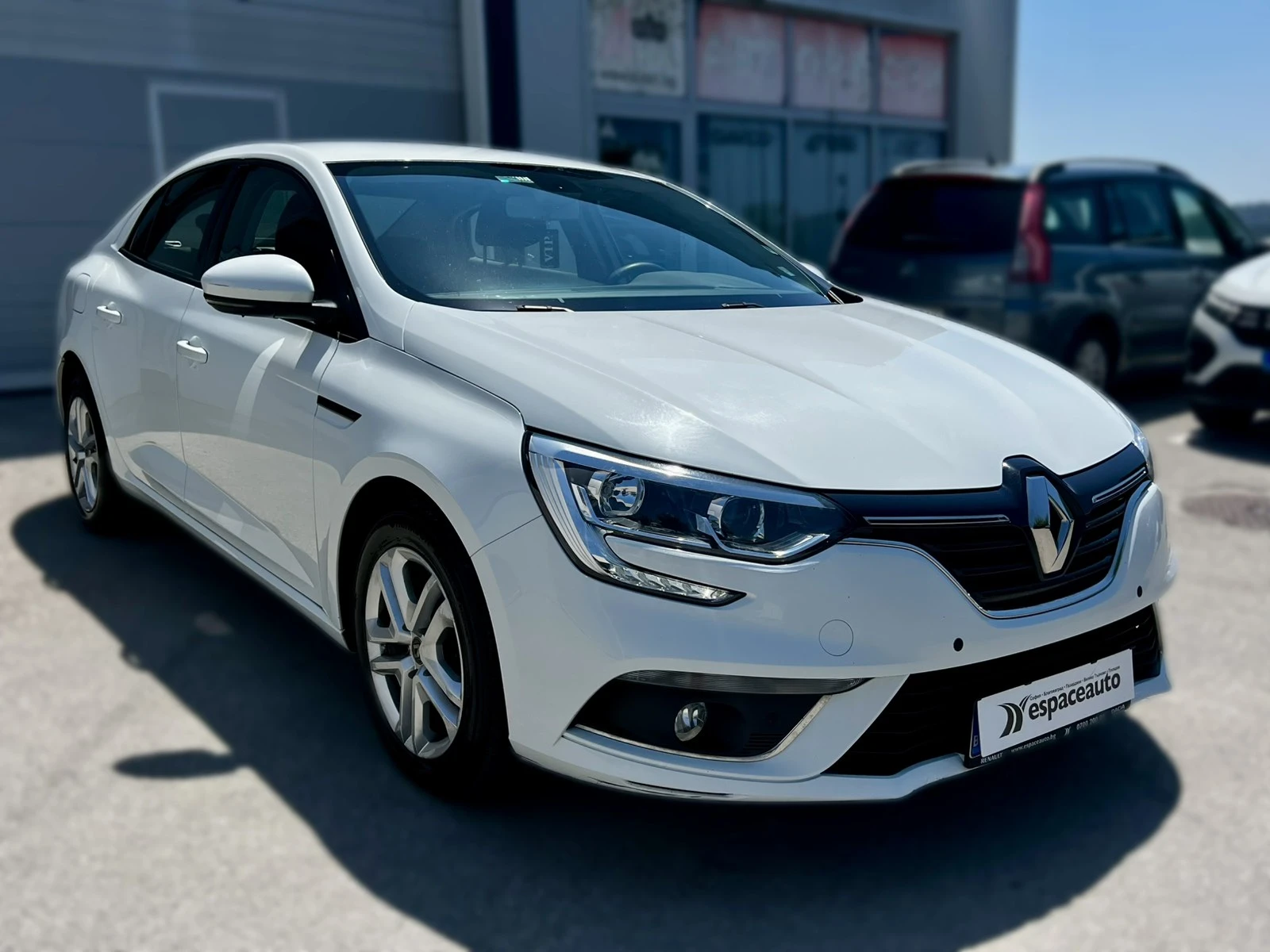 Renault Megane Sedan 1.3 TCe / 140 к.с. - изображение 3