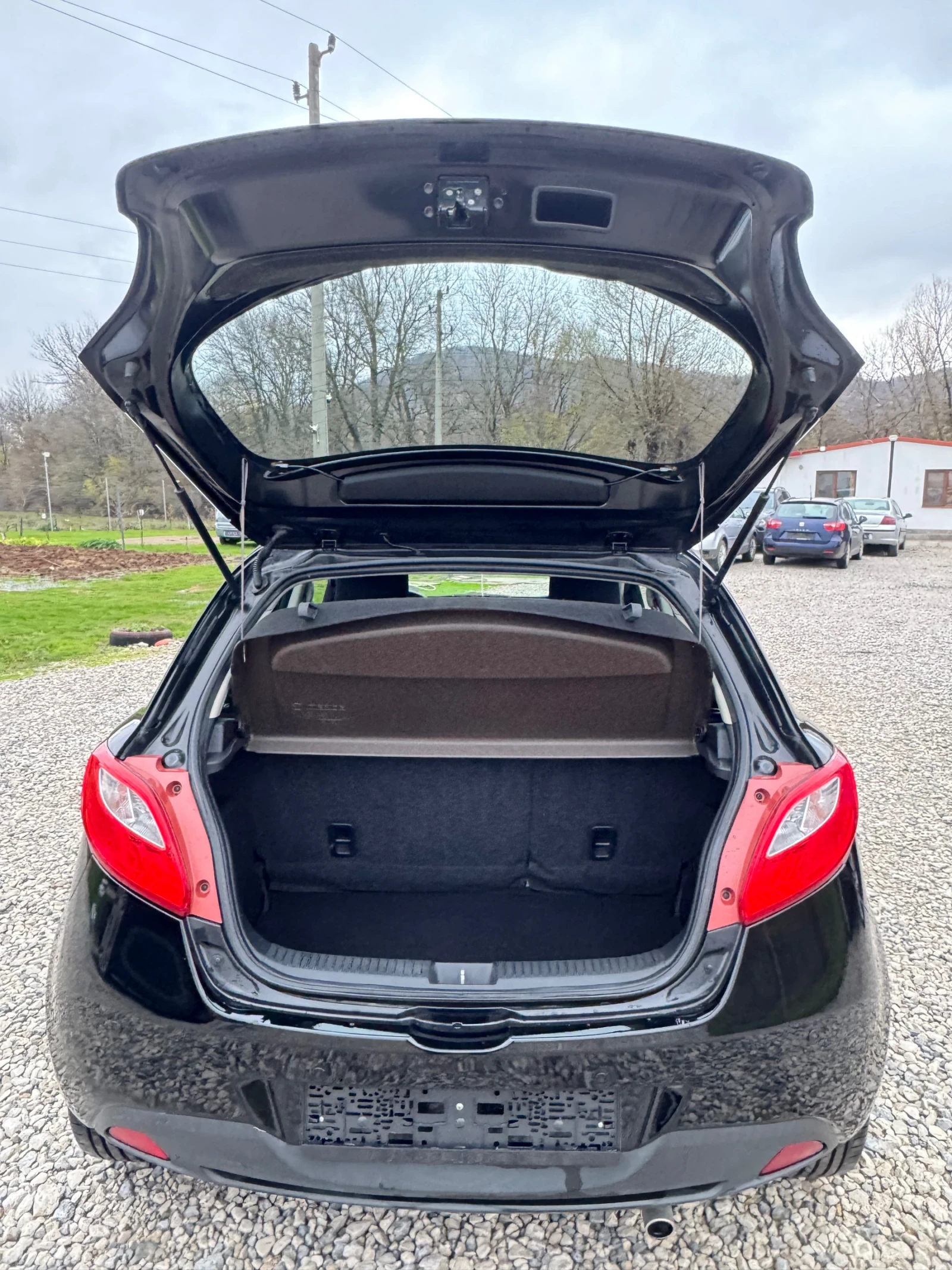 Mazda 2 1.3    | Mobile.bg   15