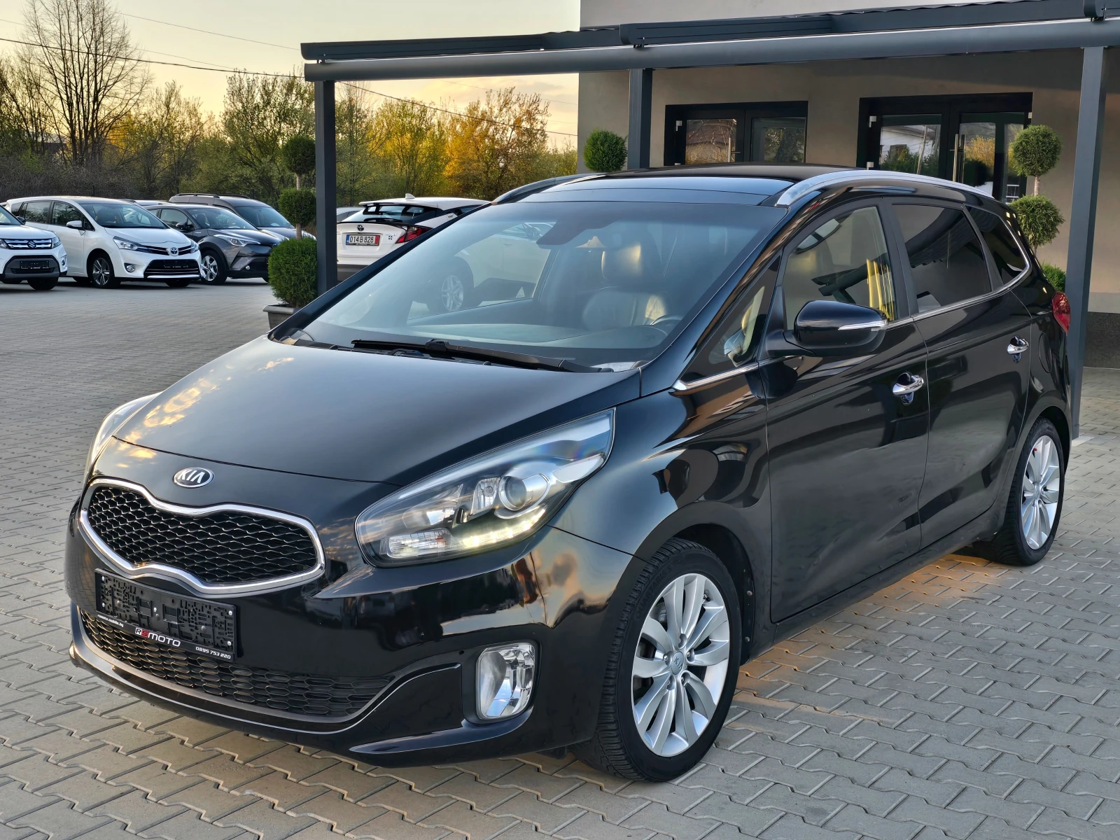 Kia Carens 1.7CRDI, 7-места, Кожа, Камера, Нави!, снимка 5 - Автомобили и джипове - 54227158