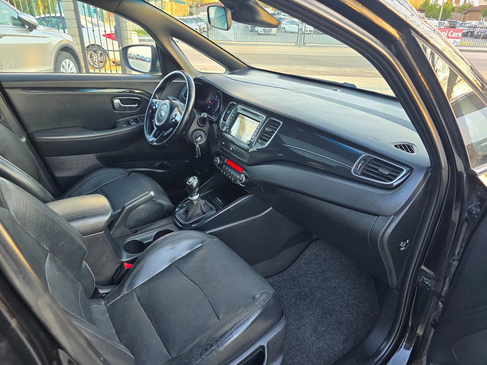 Kia Carens 1.7CRDI, 7-места, Кожа, Камера, Нави!, снимка 10 - Автомобили и джипове - 54227158