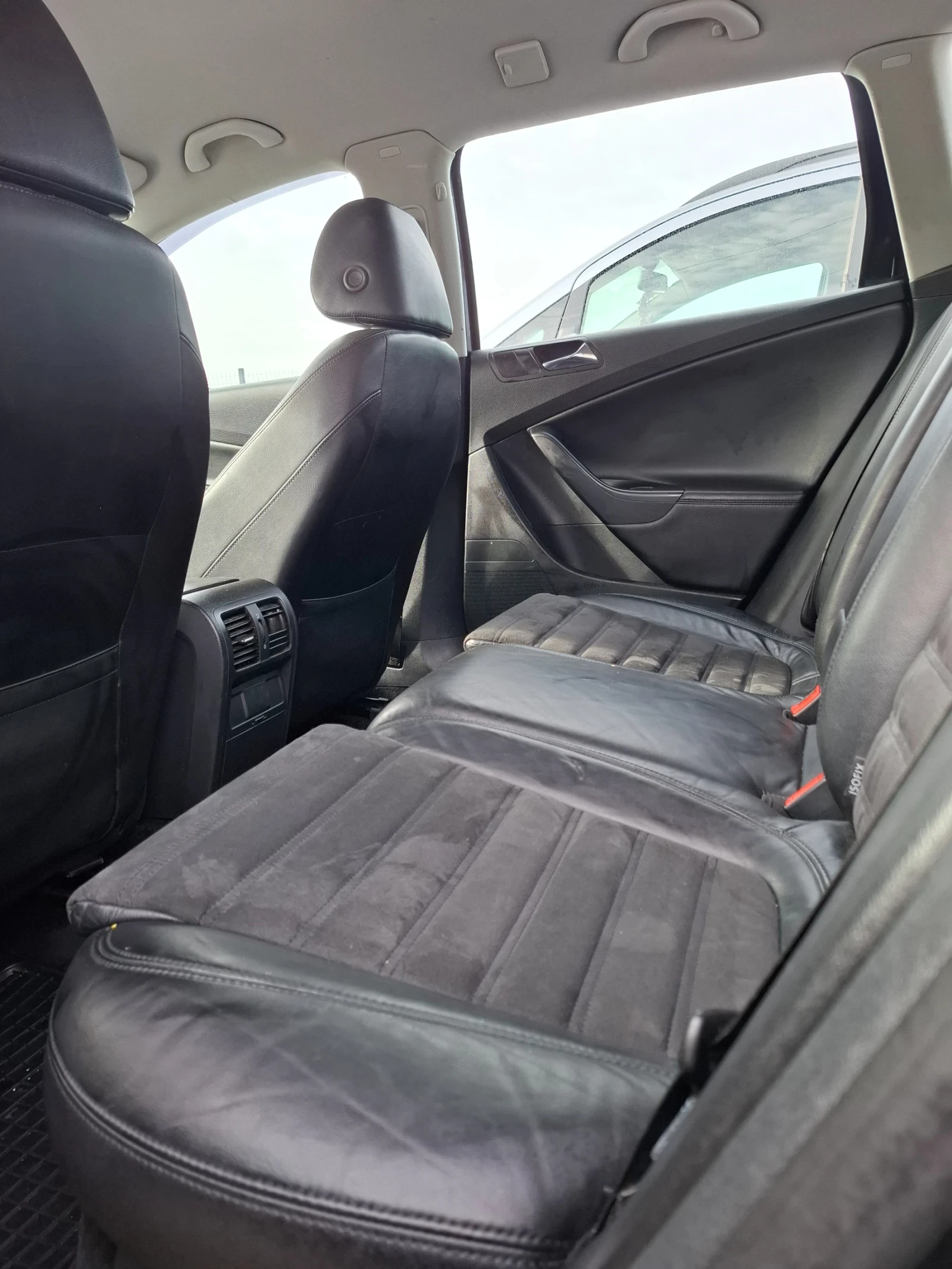 VW Passat 2.0TDI* (140кс)* ABTOMAT* КОЖА* HABИ* * FUL* * * , снимка 15 - Автомобили и джипове - 54461670