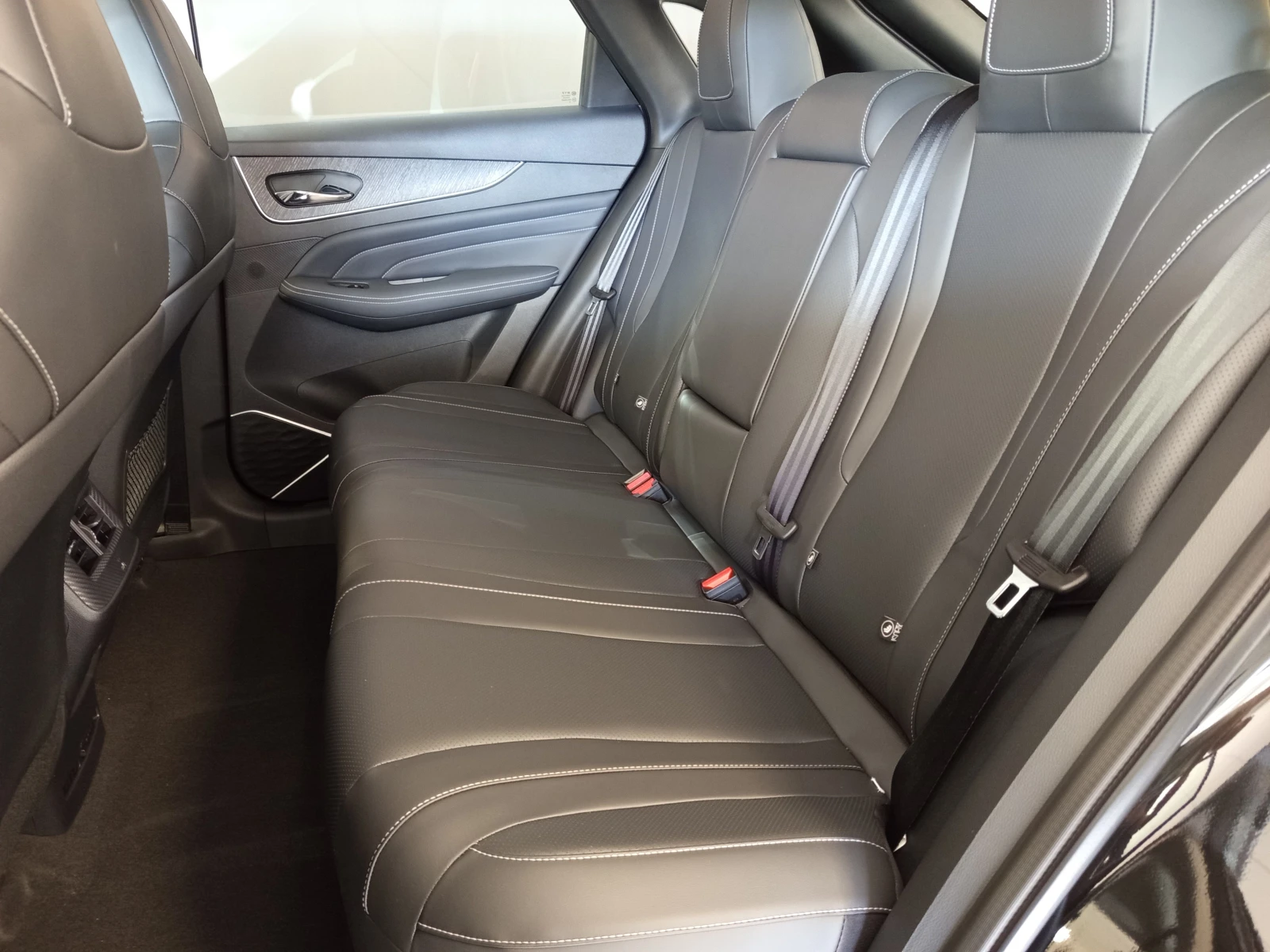 DONGFENG Vanucia V-Online 1, 5 TGDI (190 K.c) 7DCT, снимка 10 - Автомобили и джипове - 54836633