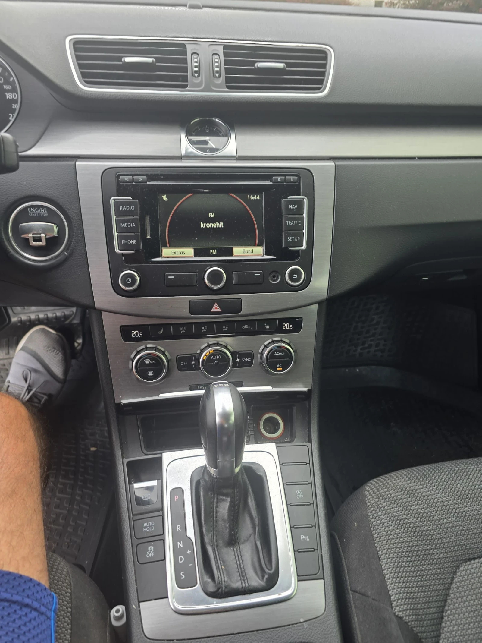 VW Passat 2.0TDI/140/Avtomat , снимка 9 - Автомобили и джипове - 55257322