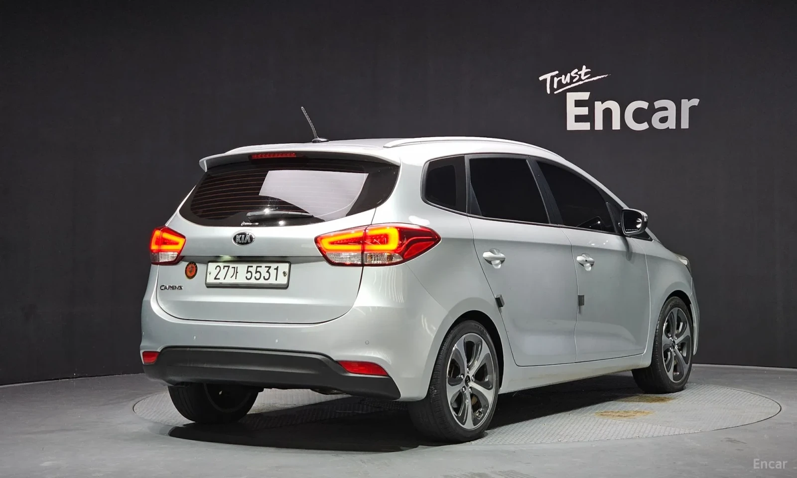 Kia Carens 2.0 само на ГАЗ\Подгреви\Обдухване, снимка 2 - Автомобили и джипове - 55587906