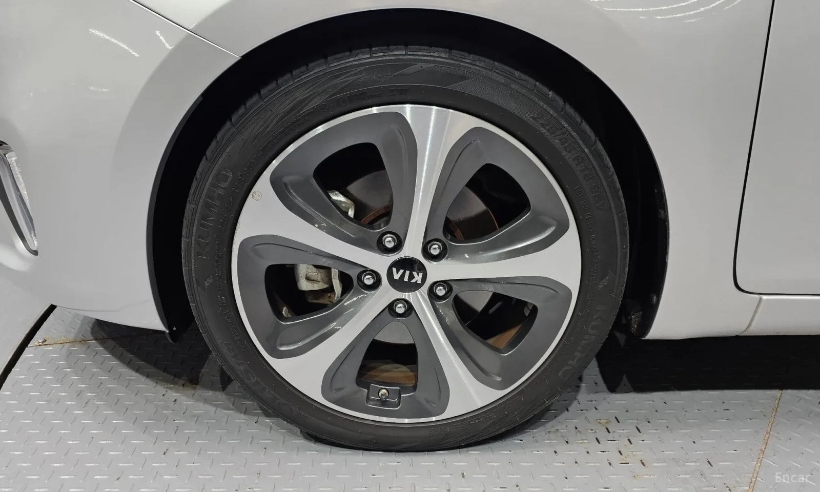 Kia Carens 2.0 само на ГАЗ\Подгреви\Обдухване, снимка 5 - Автомобили и джипове - 55587906