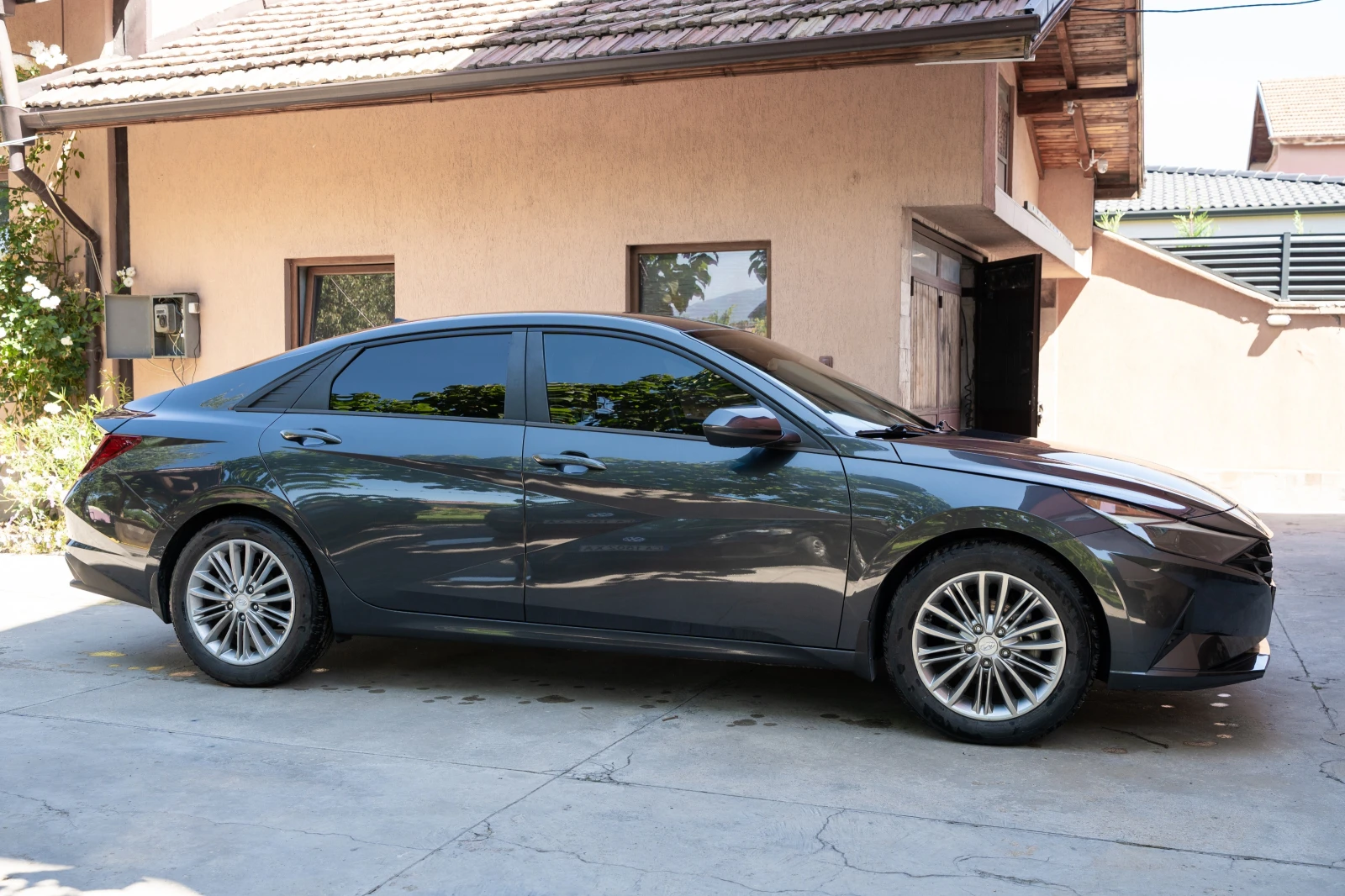 Hyundai Elantra 2.0 БЕНЗИН АВТОМАТ, снимка 5 - Автомобили и джипове - 55656858