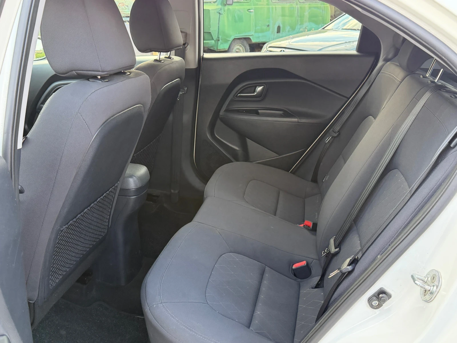 Kia Rio 1.2i 2016 euro6B 5врати, снимка 6 - Автомобили и джипове - 56150076