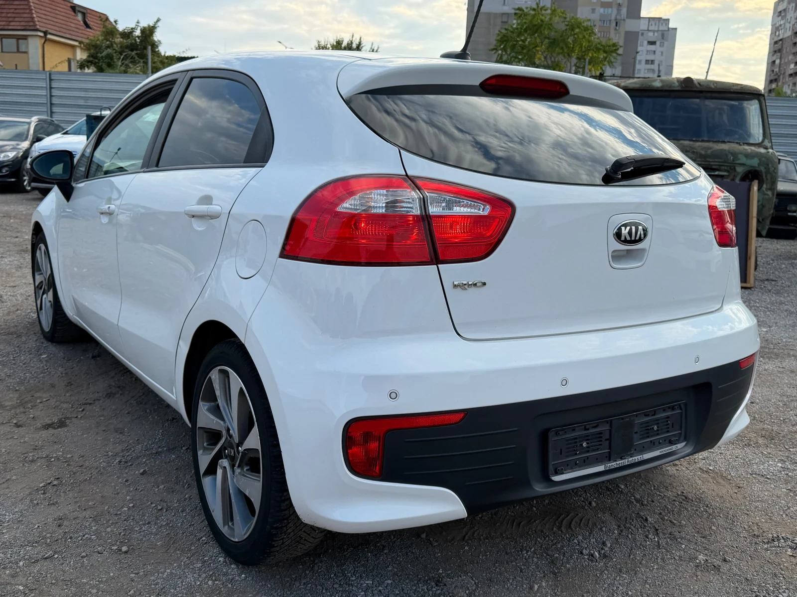 Kia Rio 1.2i 2016 euro6B 5врати, снимка 15 - Автомобили и джипове - 56150076