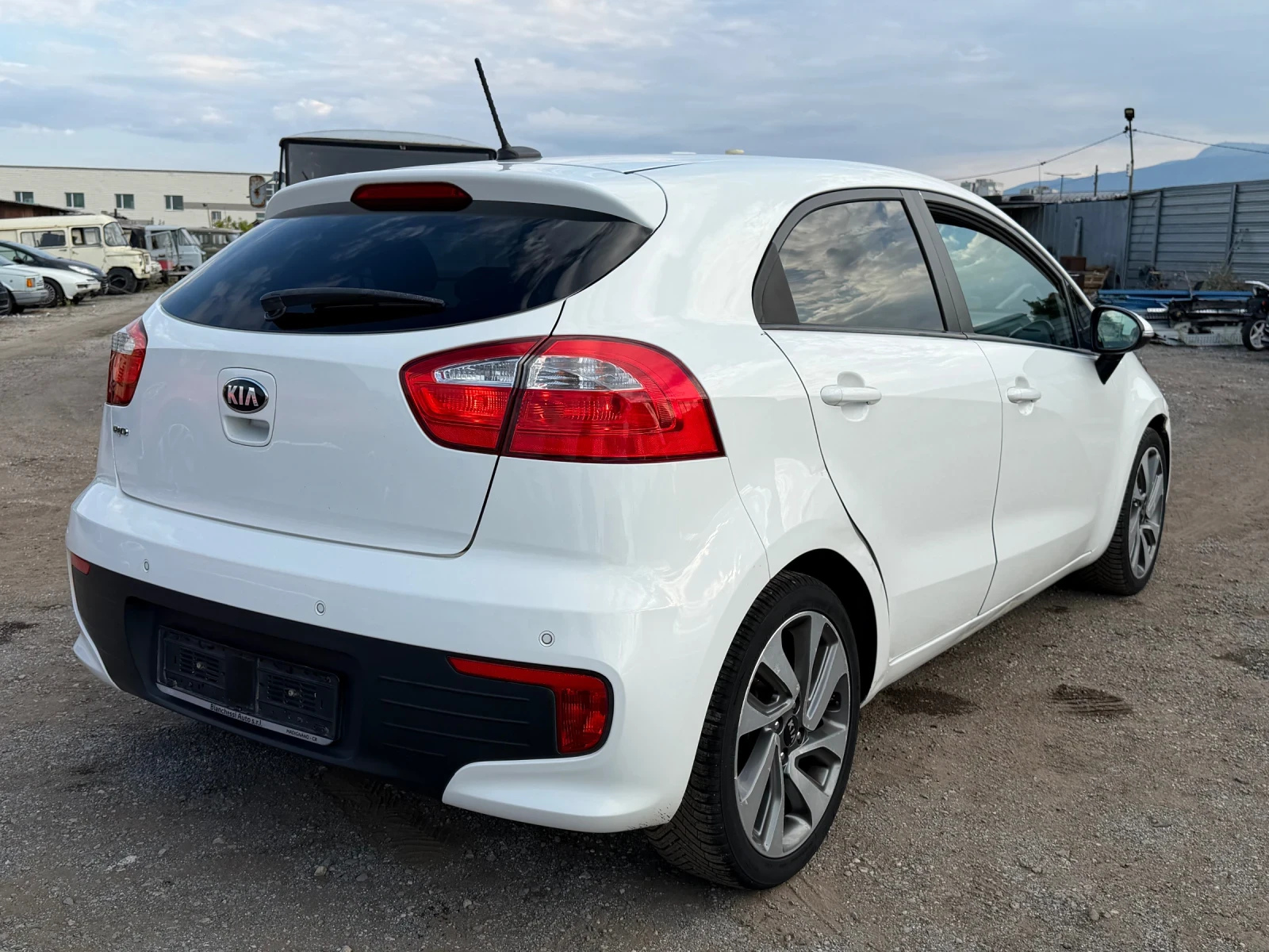 Kia Rio 1.2i 2016 euro6B 5врати, снимка 13 - Автомобили и джипове - 56150076