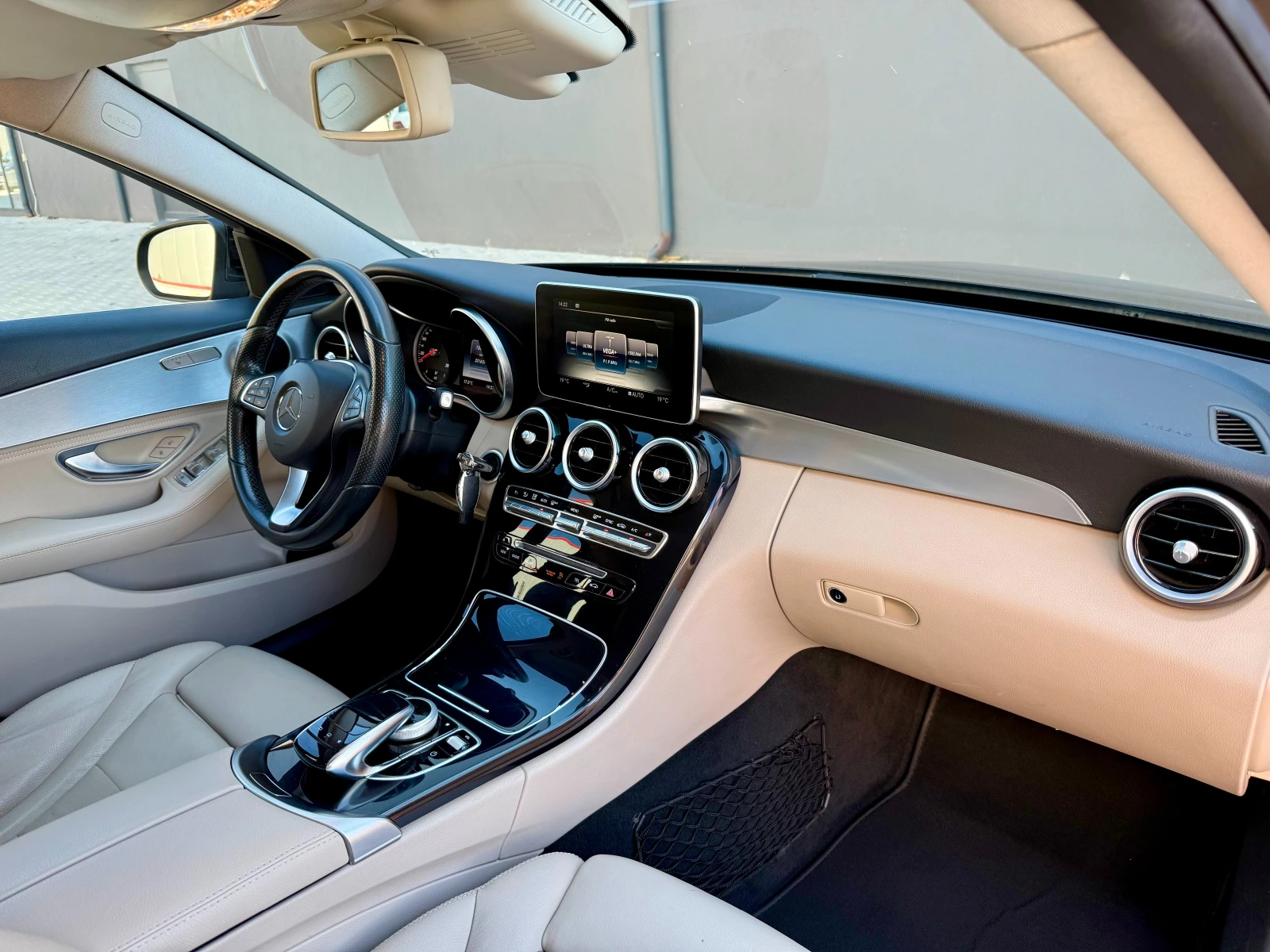Mercedes-Benz C 250 CDI 4MATIC AMG Distronic Plus, снимка 13 - Автомобили и джипове - 56318751
