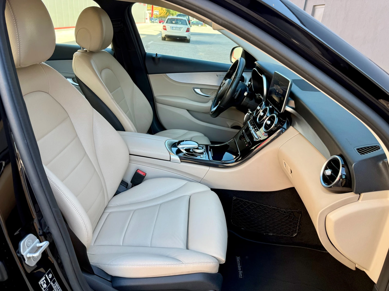 Mercedes-Benz C 250 CDI 4MATIC AMG Distronic Plus, снимка 12 - Автомобили и джипове - 56318751