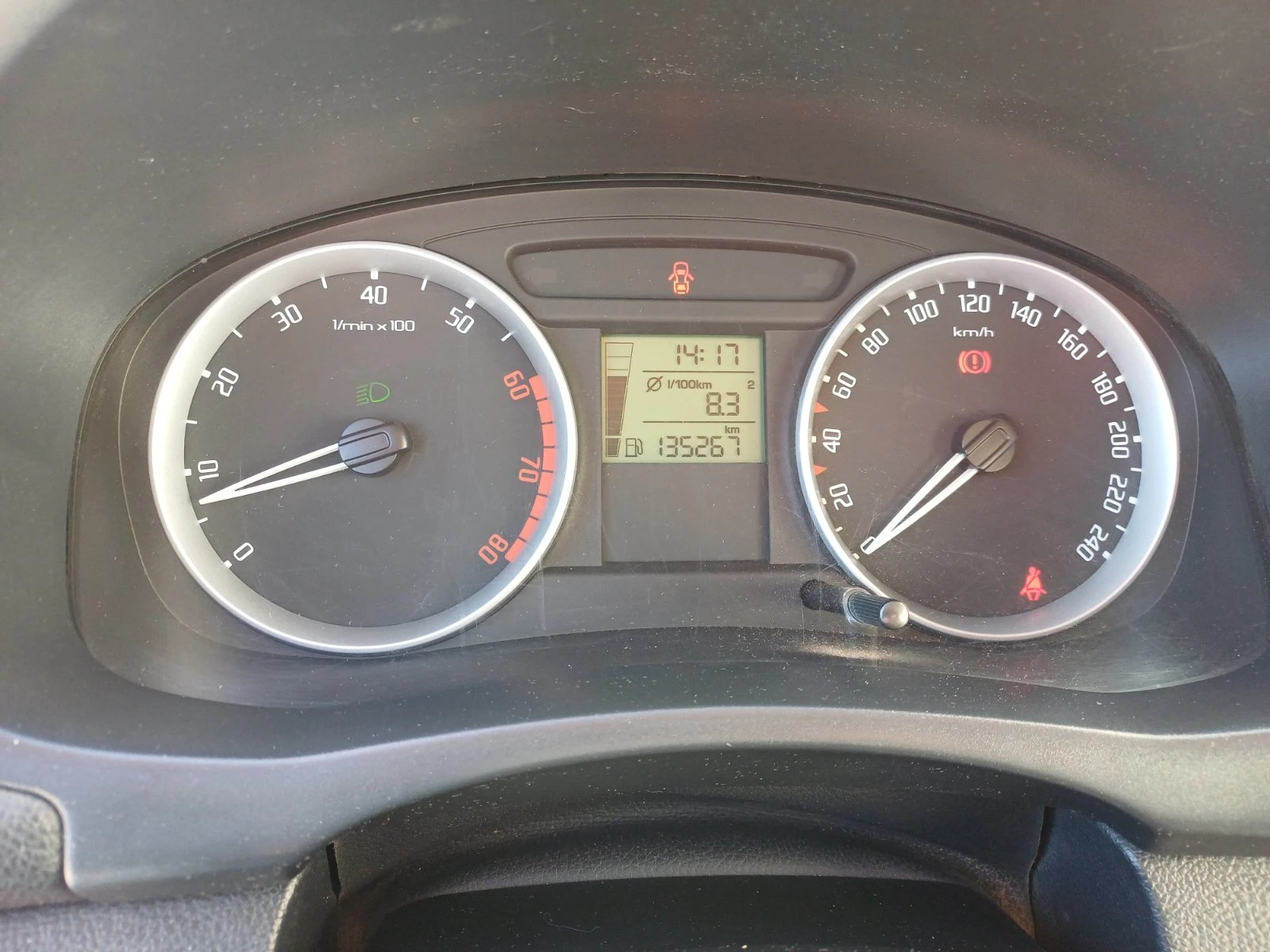 Skoda Fabia, снимка 10 - Автомобили и джипове - 56379059