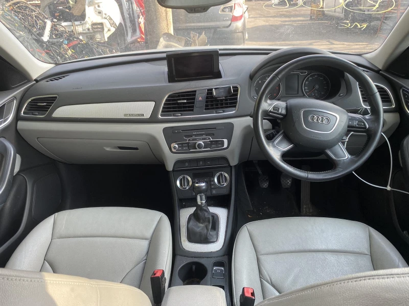 Audi Q3 2.0tdi, снимка 5 - Автомобили и джипове - 47144370