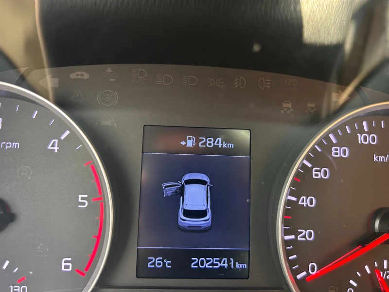 Kia Stonic 1.6CRDI NAVI/KAMERA EURO 6, снимка 14 - Автомобили и джипове - 51063958