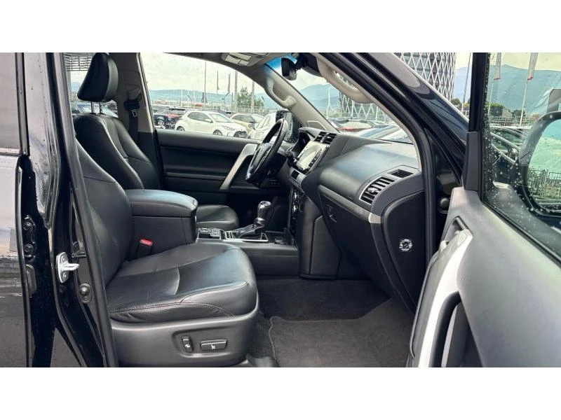 Toyota Land cruiser 2.8D 6AT LUXURY PREMIUM BLACK, снимка 6 - Автомобили и джипове - 55129043