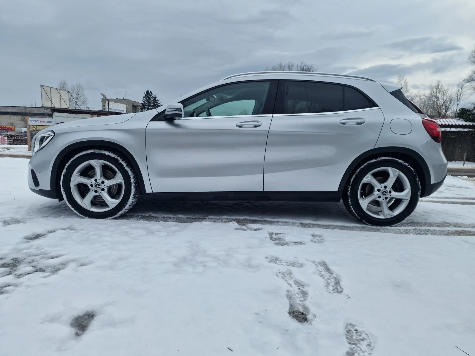 Mercedes-Benz GLA 220 СЕРВИЗНА ИСТОРИЯ В SILVER STAR СОФИЯ , снимка 1