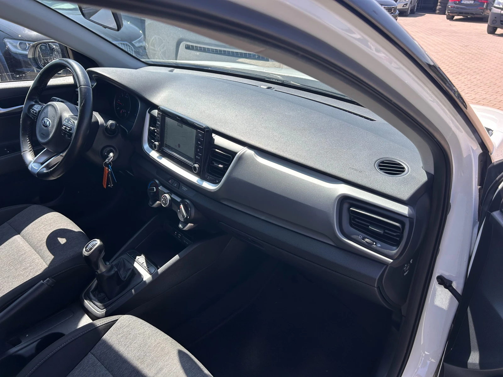 Kia Stonic 1.6CRDI NAVI/KAMERA EURO 6 - изображение 10