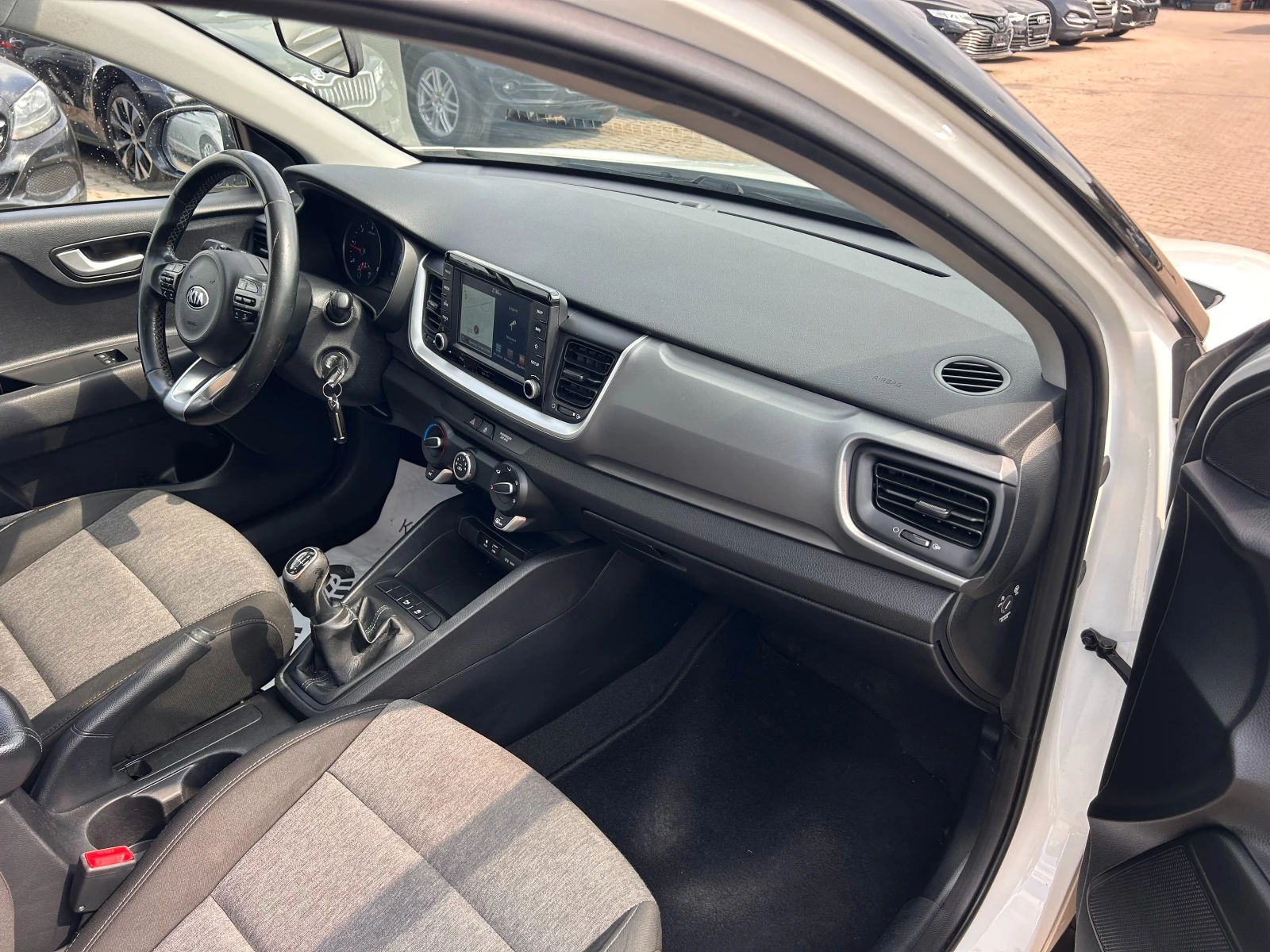 Kia Stonic 1.6CRDI NAVI/KAMERA EURO 6 | Mobile.bg   11