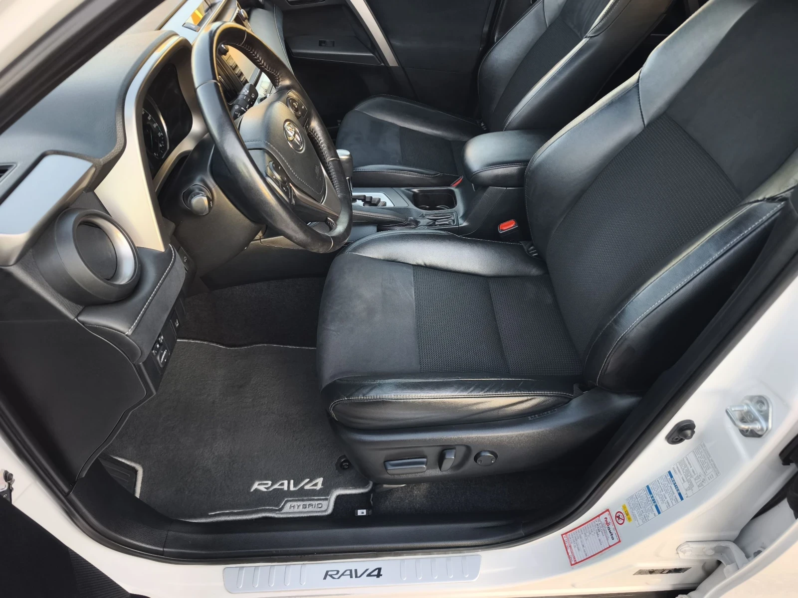 Toyota Rav4 2.5 HYBRID LUXURY FULL SERVICE IN TOYOTA  - изображение 7